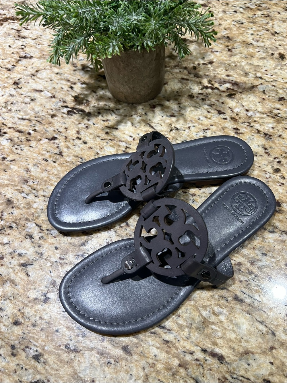 Tory Burch Gray Miller Leather Thong Sandals 5.5M